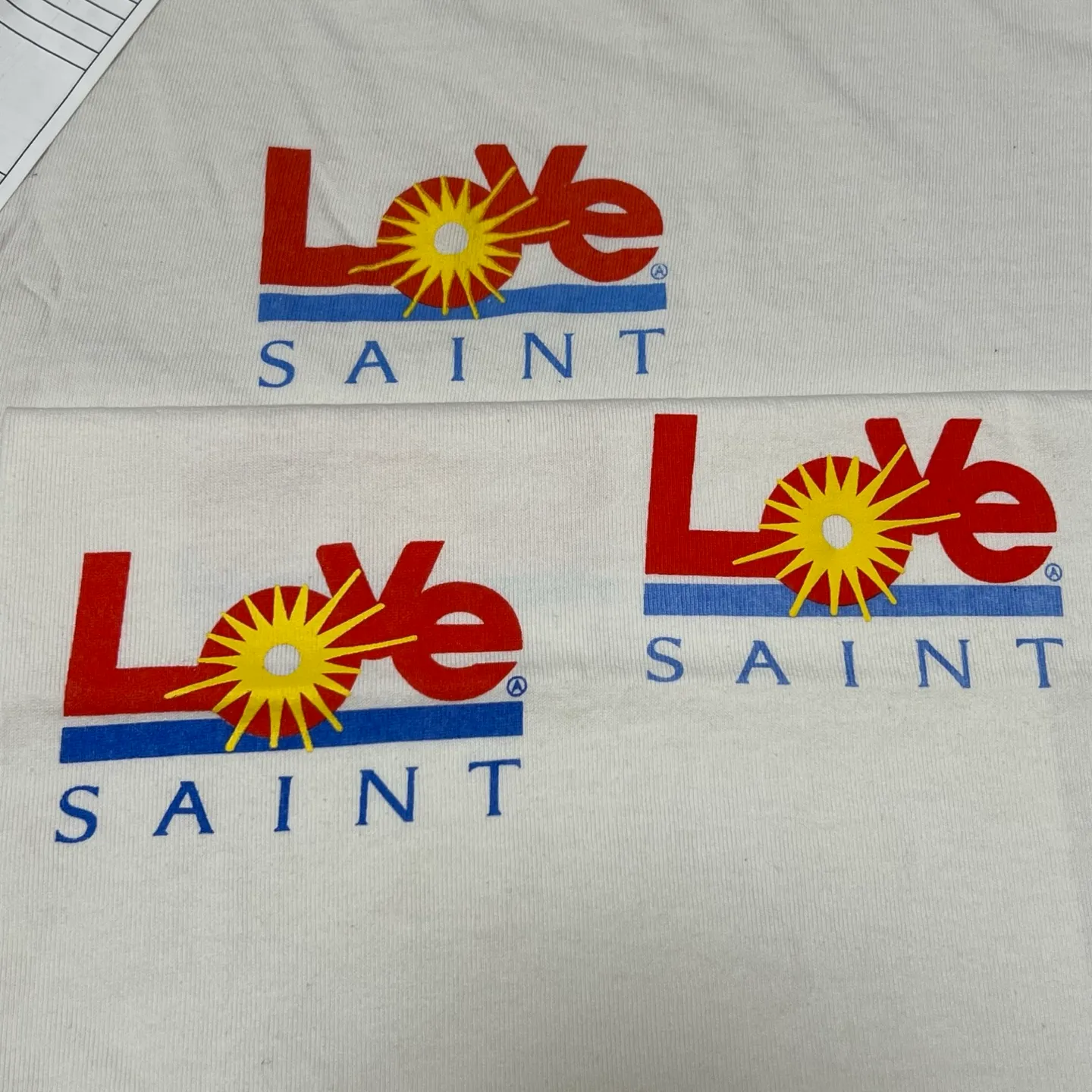 Printing and proofing comparison SAINT Mxxxxxx 25SS LOVE_SS TEE/WHT LOVE little sun damaged washed distressed short sleeves off-white S-XL rainbow OE yarn original consistent tube woven side seam fabric re-washed distressed process cut and destroyed holes processing hand-made graffiti splash ink original consistent main mark/wash mark/little angel anti-counterfeiting mark